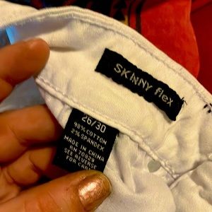 Rue21 white jeans Sz 26/30